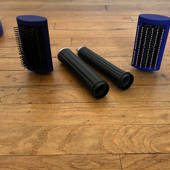 Dyson air wrap carrier with four attachments - Picture 3 of 7